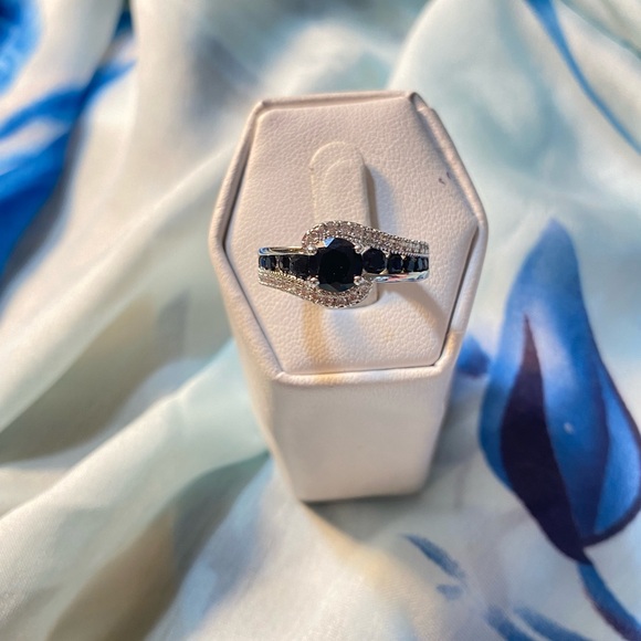 BLACK ROSE WEDDING RING - Picture 3 of 13